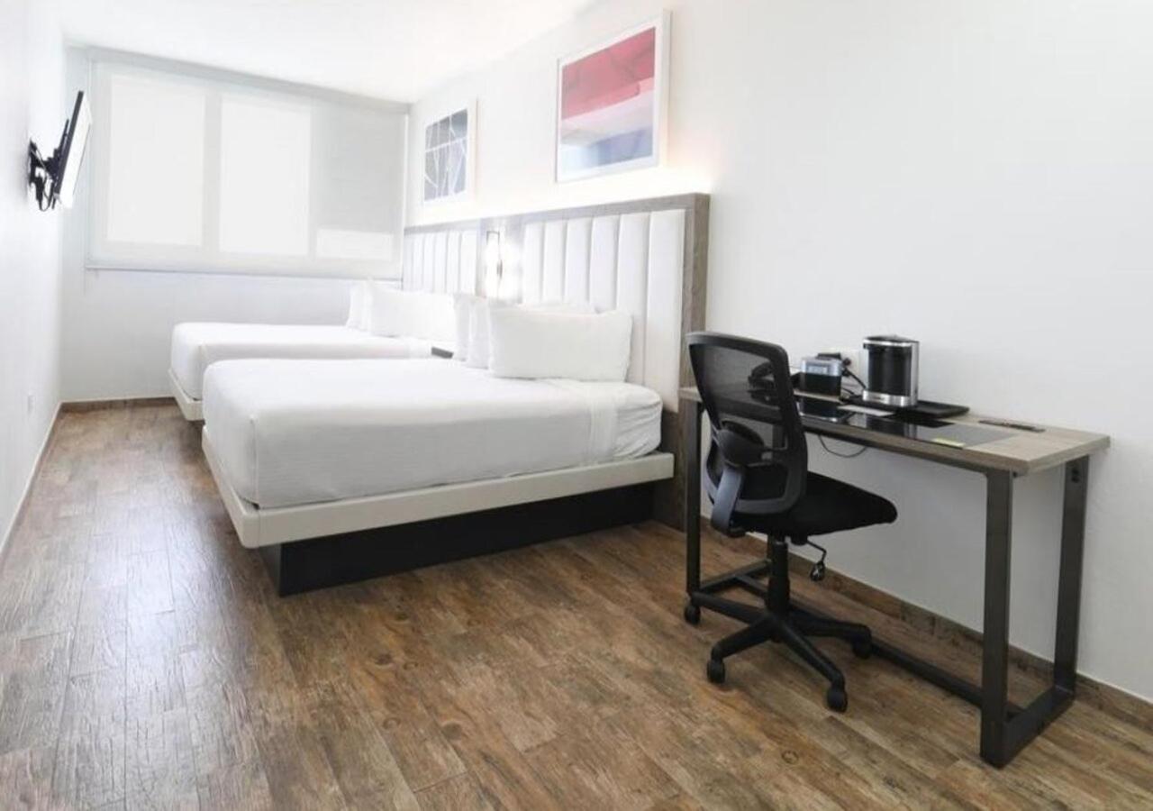 San Juan Airport Hotel Bagian luar foto